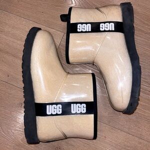 Conscious
UGG
Classic Clear "Natural Black" boots
